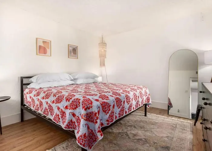 Chic With Parking Spot - Minutes To Old Town!