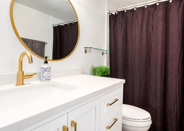 Chic With Parking Spot - Minutes To Old Town!