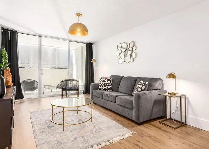 Chic With Parking Spot - Minutes To Old Town! Apartment