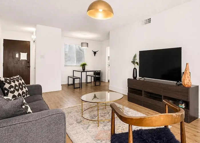 Chic With Parking Spot - Minutes To Old Town! Apartment *